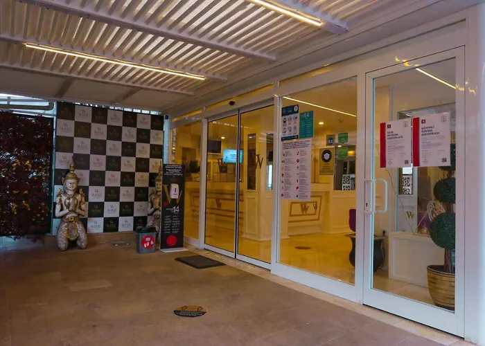 Wise & - Adults Only 3*