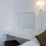 Hotel Wise & - Adults Only